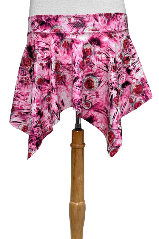 Short skirt with pink and white circle print